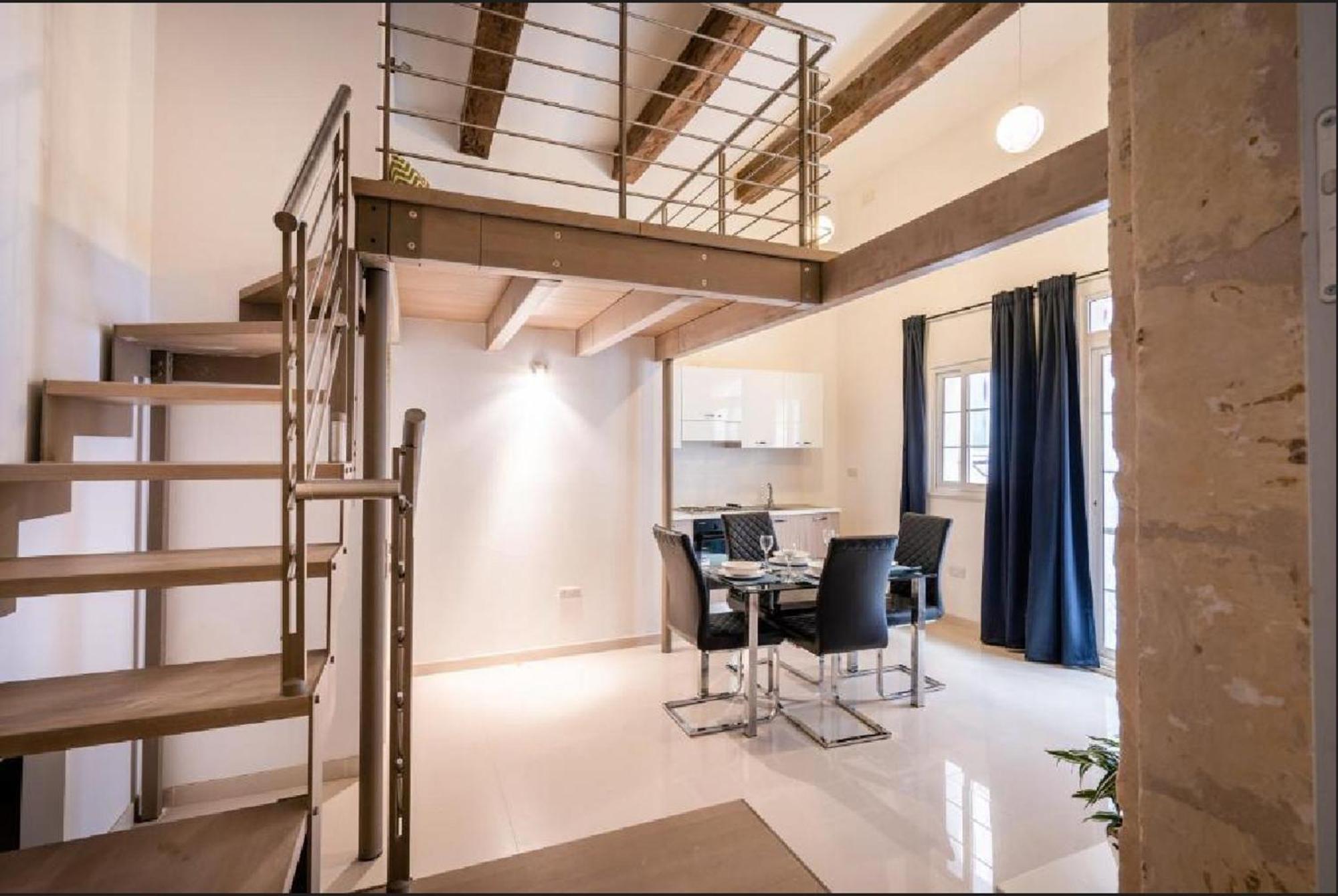 Exquisite 3-Bedroom Duplex Penthouse With Jacuzzi In Valletta Centre Exterior photo