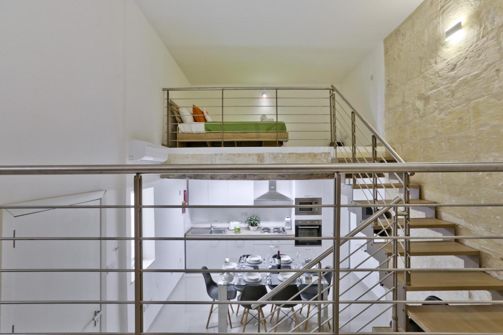 Exquisite 3-Bedroom Duplex Penthouse With Jacuzzi In Valletta Centre Exterior photo